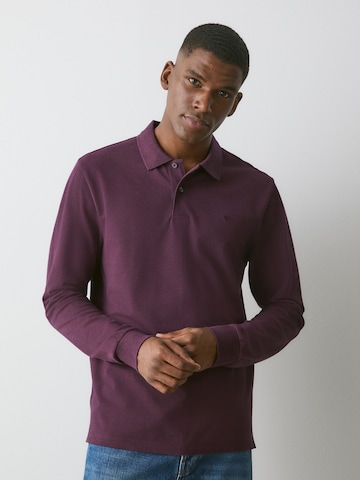 Next Shirt in Red: front