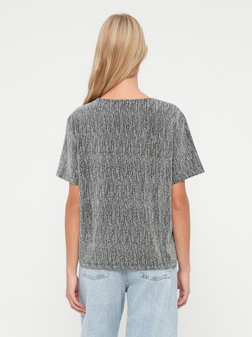 Tricou 'VISILNA' de la VILA pe negru