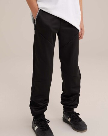 WE Fashion Loosefit Nadrág - fekete: elől