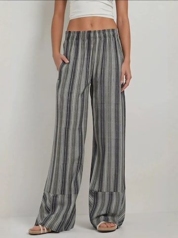 Wide leg Pantaloni di Hiccup in nero: frontale