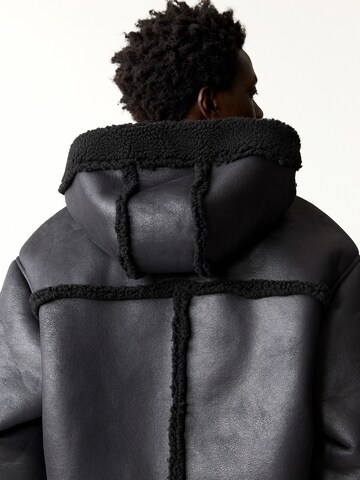 Pull&Bear Jacke in Schwarz