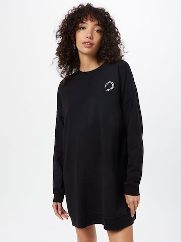 Moves Sweatshirt in Black: front