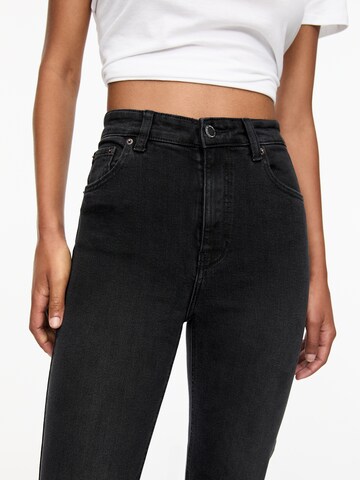 Pull&Bear Regular Jeans in Black