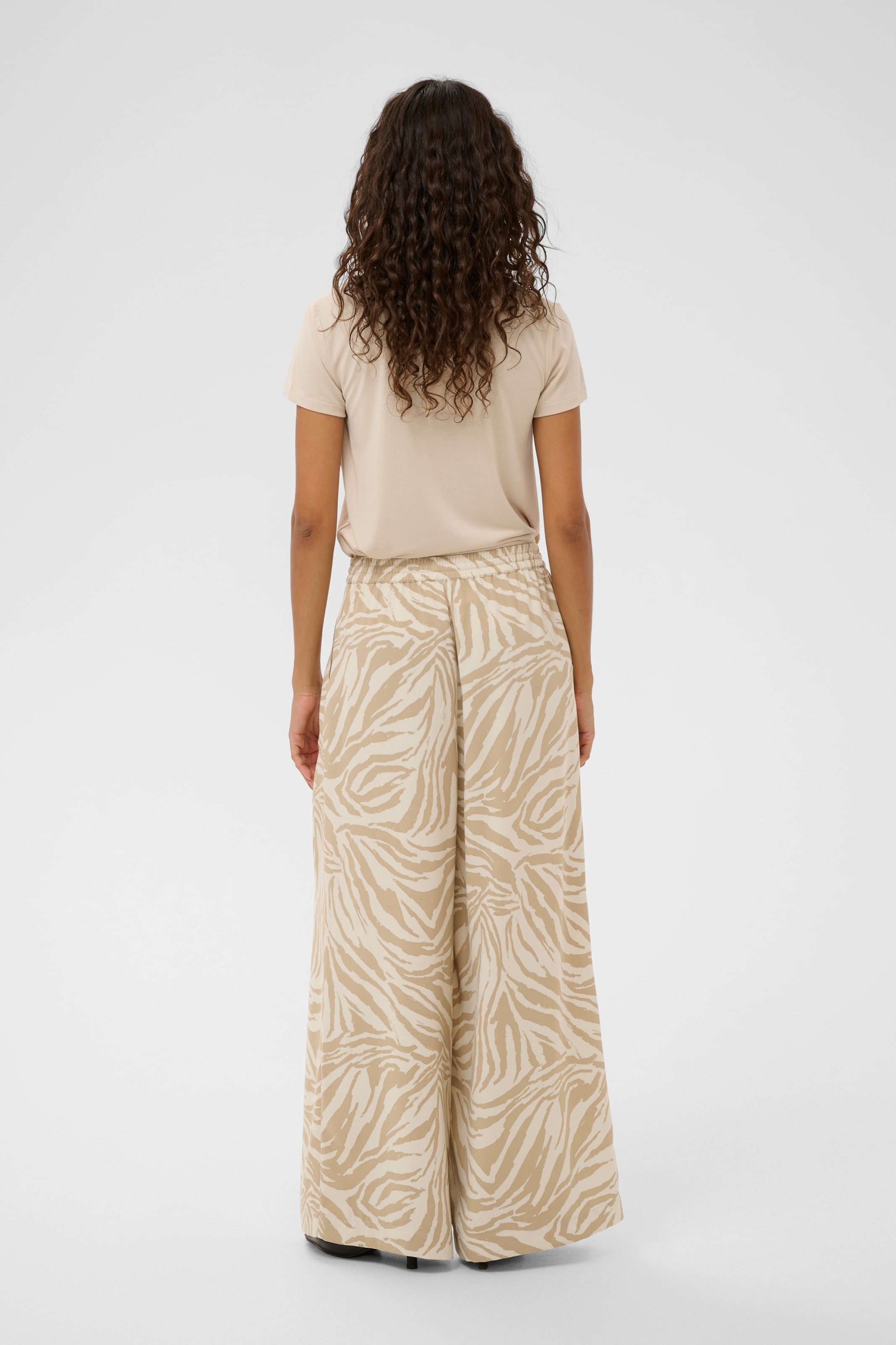 SOAKED IN LUXURY Wide leg Trousers 'Shirley' in Beige