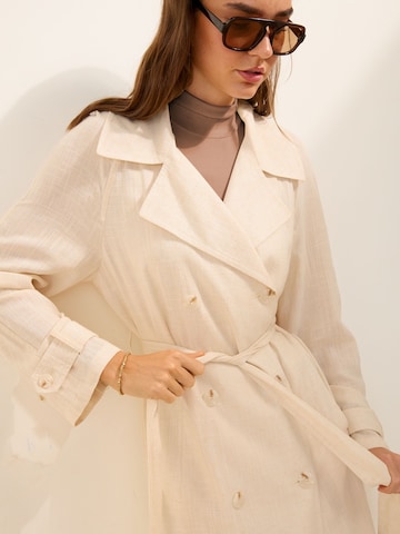 Cappotto estivo di Friends Like These in beige
