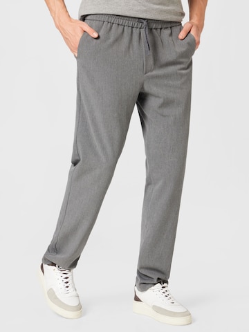 Les Deux Regular Trousers 'Patrick' in Grey: front