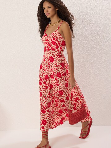 Trendyol Φόρεμα σε κόκκινο: μπροστά