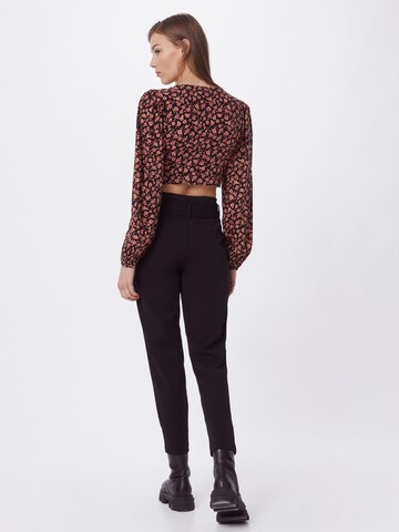 Regular Pantaloni cutați 'Carolina' de la ONLY pe negru