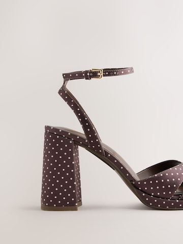 Next Sandaal 'Forever Comfort' in Bruin