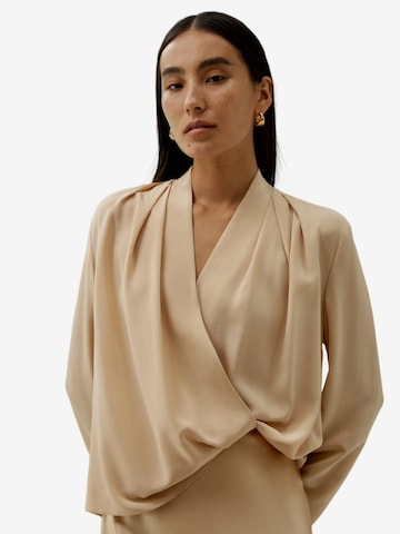 Lilysilk Trachtenshirt 'Crossover-Seidenbluse mit V-Ausschnitt' in Gelb: Vorderseite