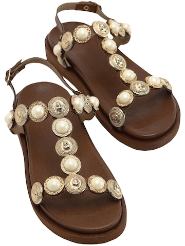 Sandalo 'Bertha' di Limoya in marrone