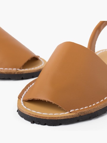 Sandalo di Pisamonas in marrone