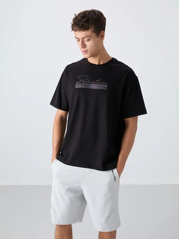 Tommy Life Shirt in Black: front