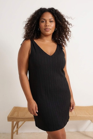 Trendyol Curve Jurk in Zwart: voorkant