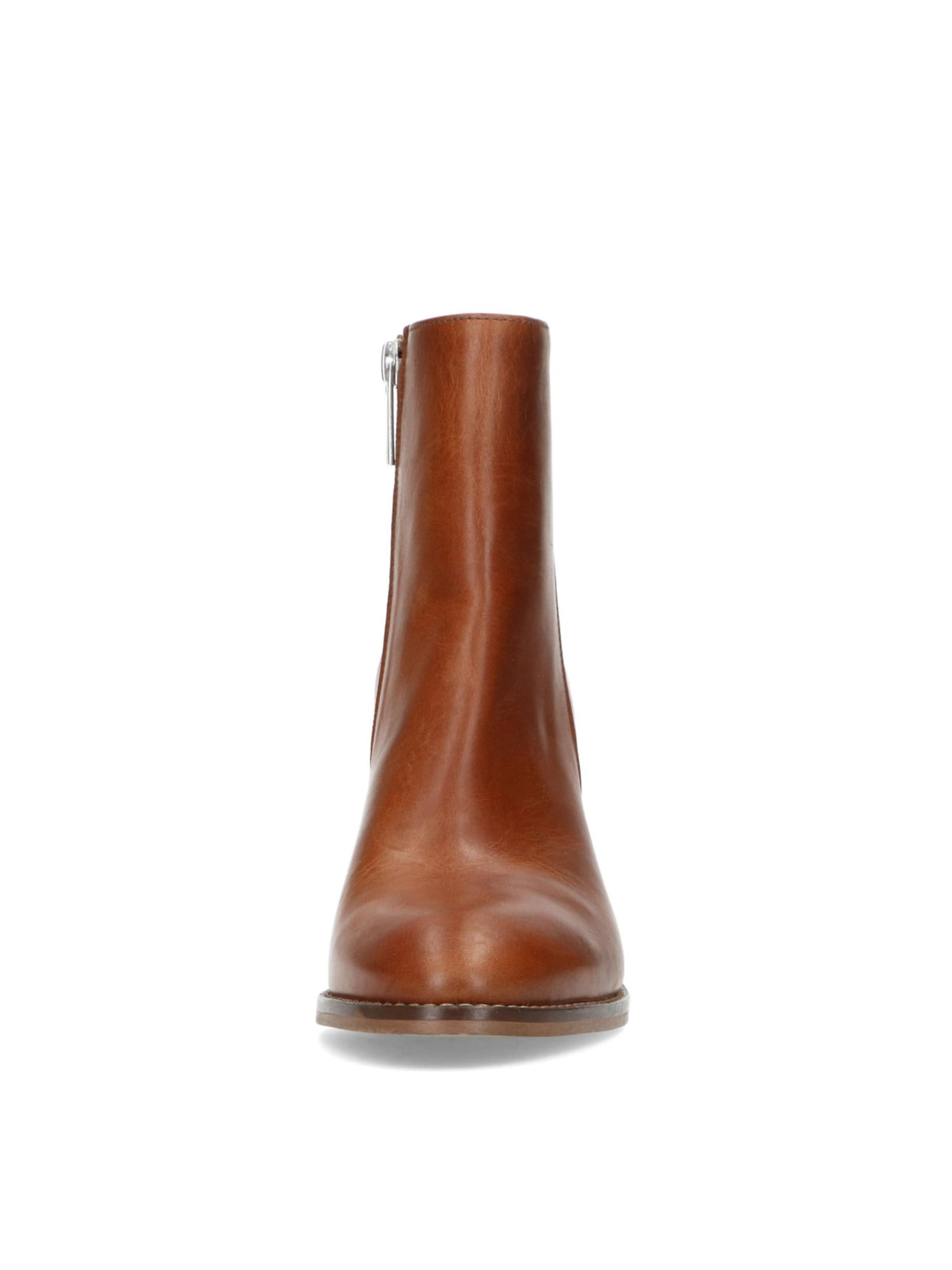 SACHA Boots in Brown