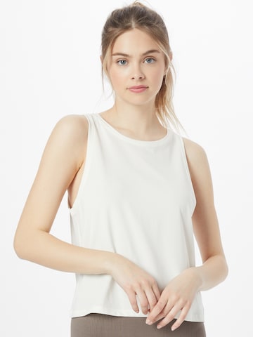 GAP Top in White: front