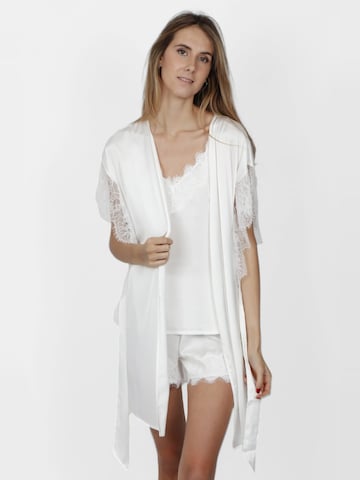 admas - Bata para casa 'CLASSIC' en blanco: frente