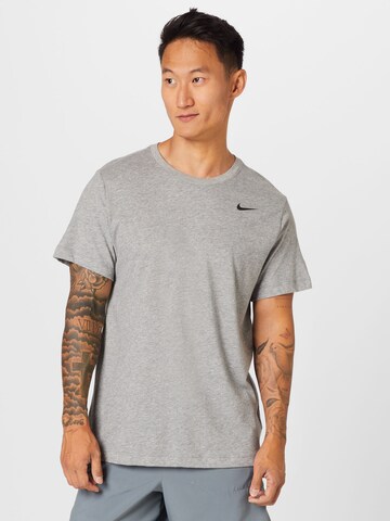 NIKE - Regular Fit Camisa funcionais em cinzento: frente