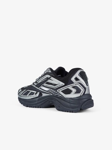 Sneaker bassa di Reebok in nero