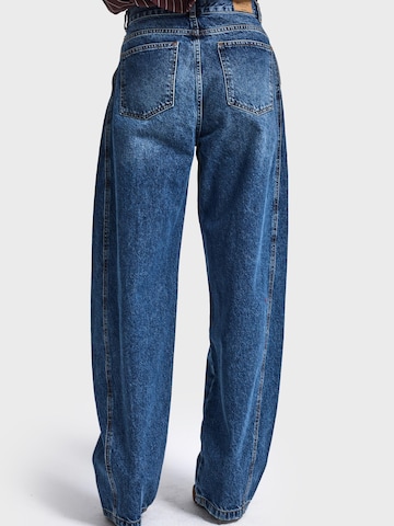 Barrel Jean 'ZIPPER BARREL BALLOON MID RISE JEANS - ROYAL BLUE' IT'S BASIC en bleu
