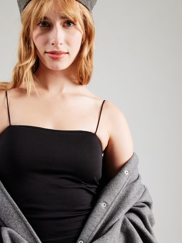 Top 'ONLBELLA' di ONLY in nero