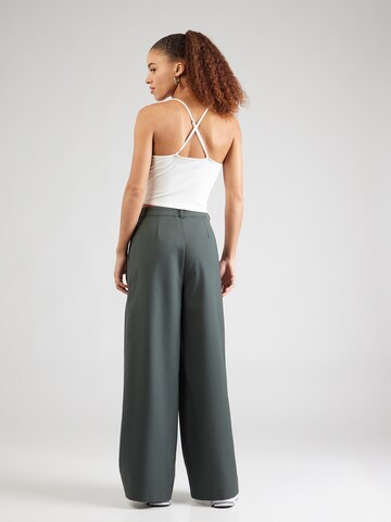 ABOUT YOU Wide leg Veckad byxa 'Masha' i grön