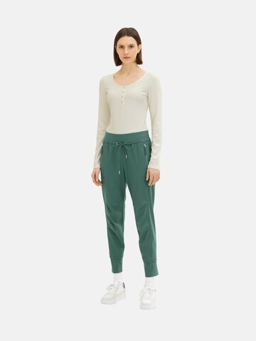 TOM TAILOR - Tapered Pantalón en verde