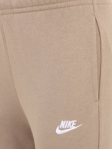 Effilé Pantalon 'Club Fleece' Nike Sportswear en vert