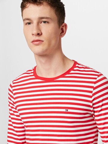 TOMMY HILFIGER - Ajuste regular Camiseta en rojo