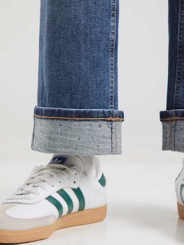 Regular Jeans 'LAURA' de la MAC pe albastru