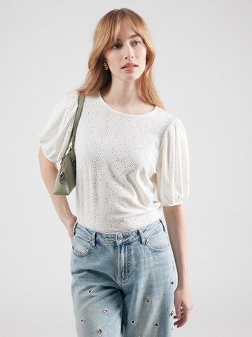VILA Blouse in White: front