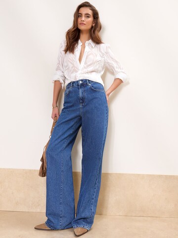 Lipsy - Blusa en blanco