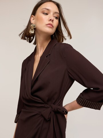 Robe MOTIVI en marron