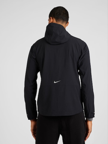 NIKE Sportjacke in Schwarz