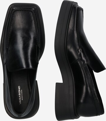 VAGABOND SHOEMAKERS - Sapato Slip-on 'Eyra' em preto