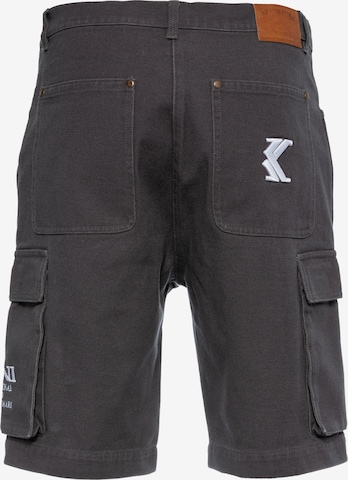 Regular Pantalon cargo Karl Kani en gris