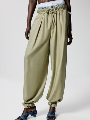 regular Pantaloni di Desigual in verde: frontale