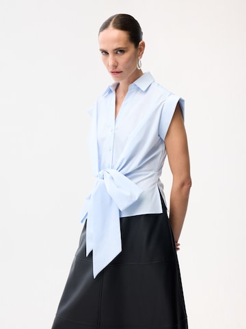adl Blouse in Blauw