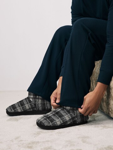 Pantoufle Next en gris