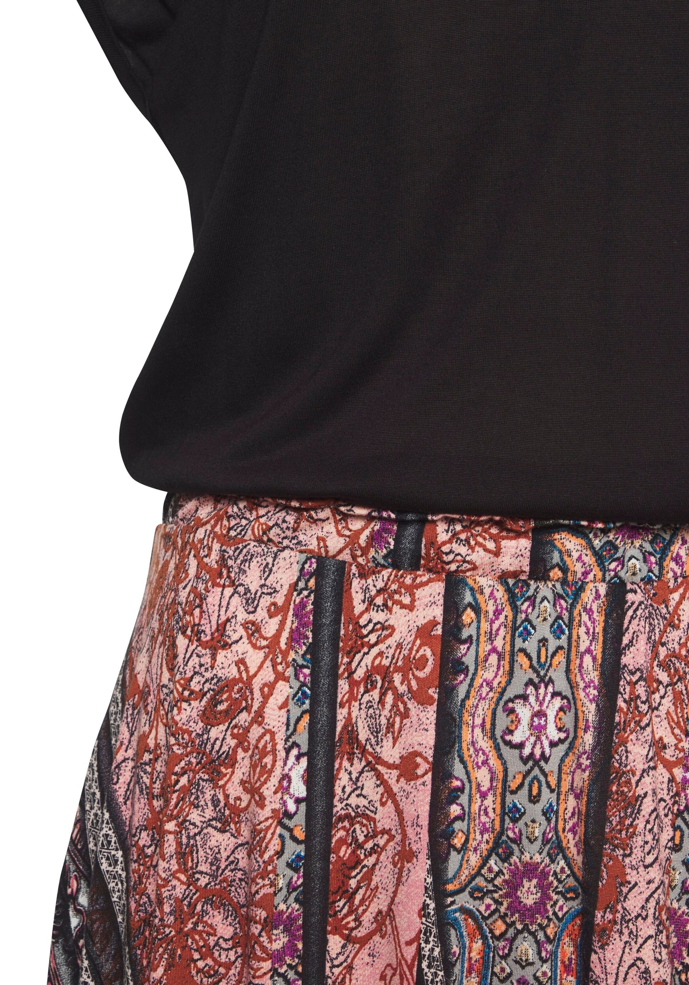 BUFFALO Šaty – černá