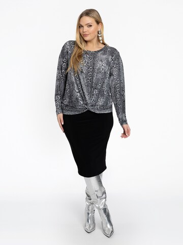 YOEK Shirt in Grau: Vorderseite