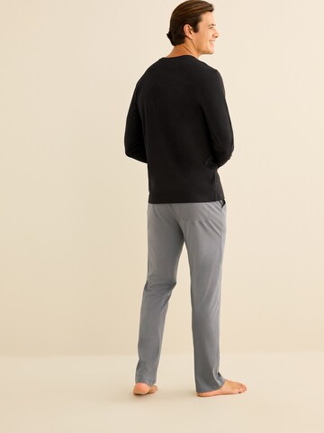 Next Pyjamas lång i grå