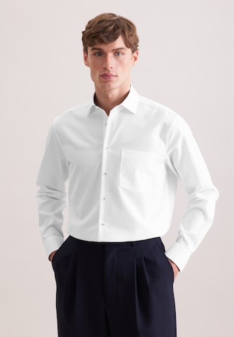 Coupe regular Chemise business 'SMART ESSENTIALS' SEIDENSTICKER en blanc : devant
