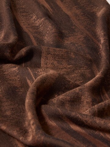 GUESS Scarf in Brown