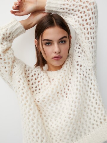 Pull&Bear Sweter w kolorze beżowy