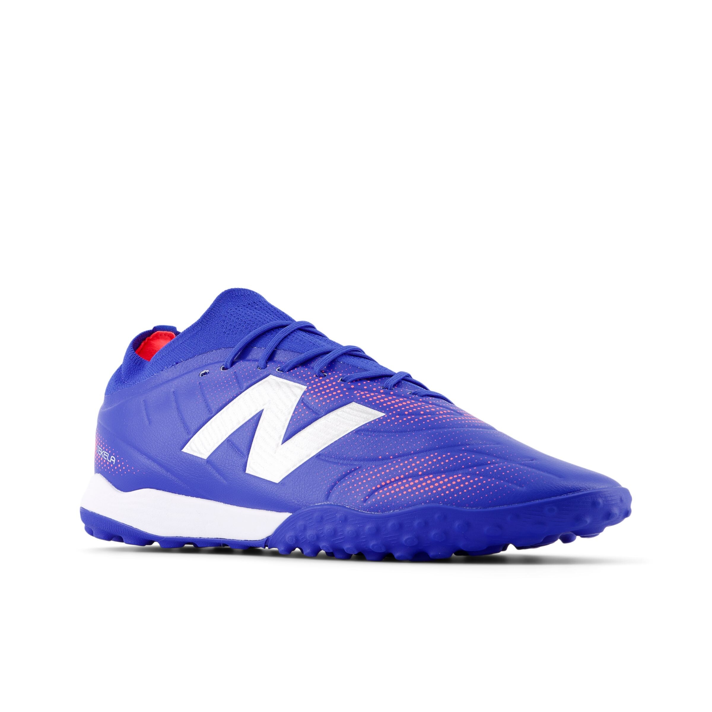 Chaussure de foot 'TEKELA TEAM LOW LACED TF V5' new balance en bleu : devant