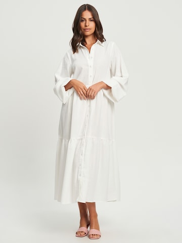 Calli Skjortklänning 'KYRA' i vit: framsida