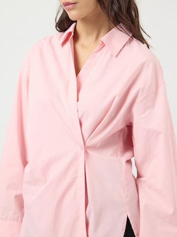 Chemisier 'YASAremia' YAS en rose