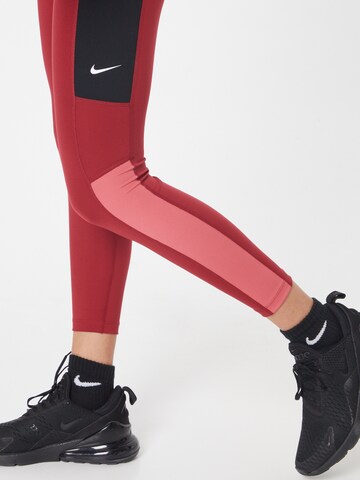 NIKE - Skinny Pantalón deportivo en rojo