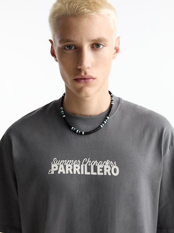 Tricou de la Pull&Bear pe gri